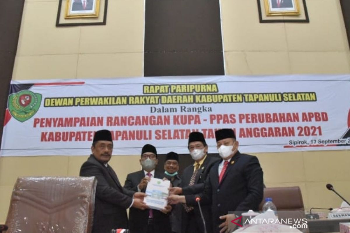 Bupati Tapsel sampaikan rancangan KUPA-PPAS Perubahan APBD 2021