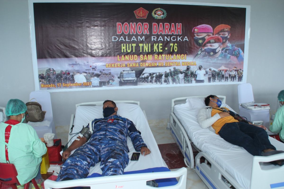 Lanud Sam Ratulangi laksanakan donor darah sambut HUT TNI