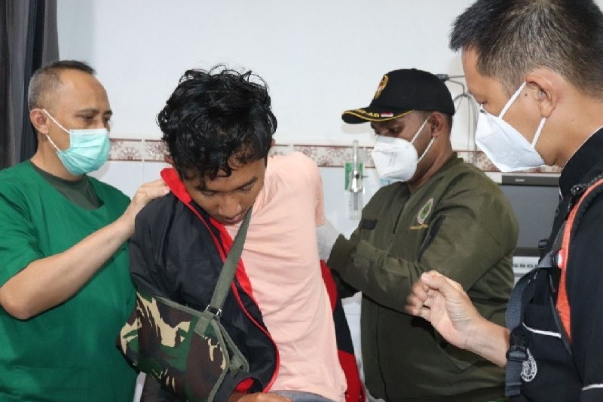 Empat nakes korban kekerasan KKB menjalani perawatan di RS Marthen Indey