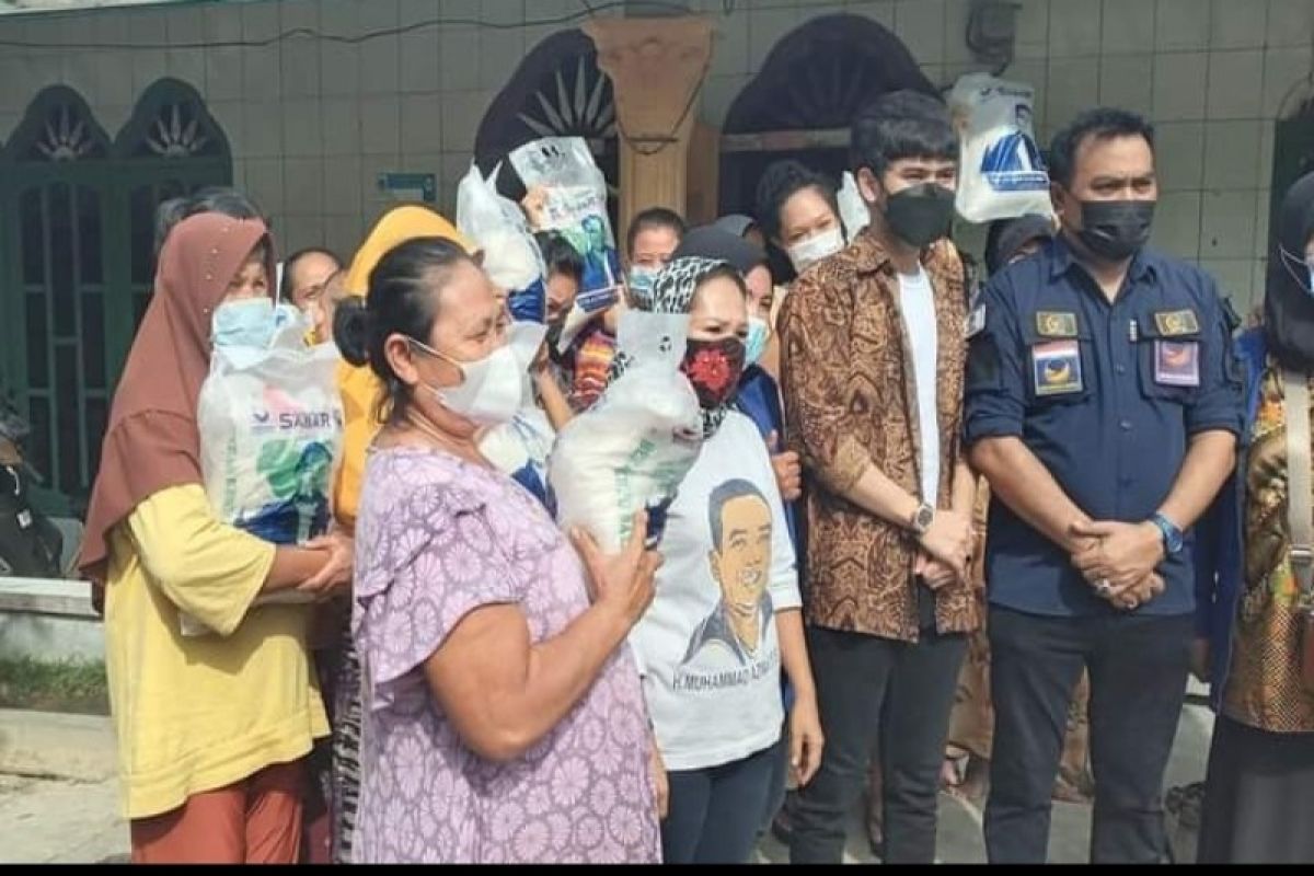 Wakil Ketua DPRD Tebing Tinggi berbagi sembako