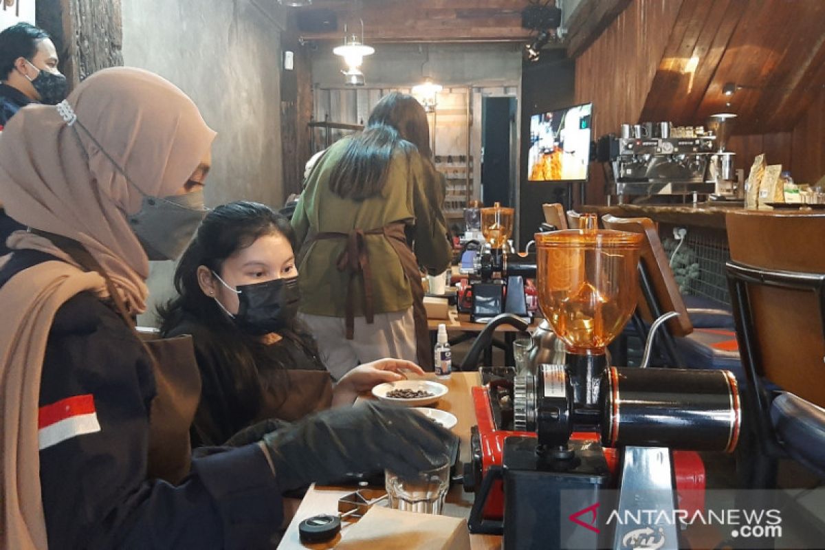 Pertamina dan YIIM latih disabilitas jadi barista