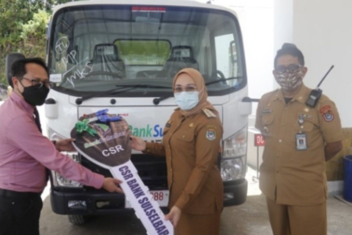 Pemkab Mamuju terima bantuan kendaraan pengangkut sampah dari Bank Sulselbar