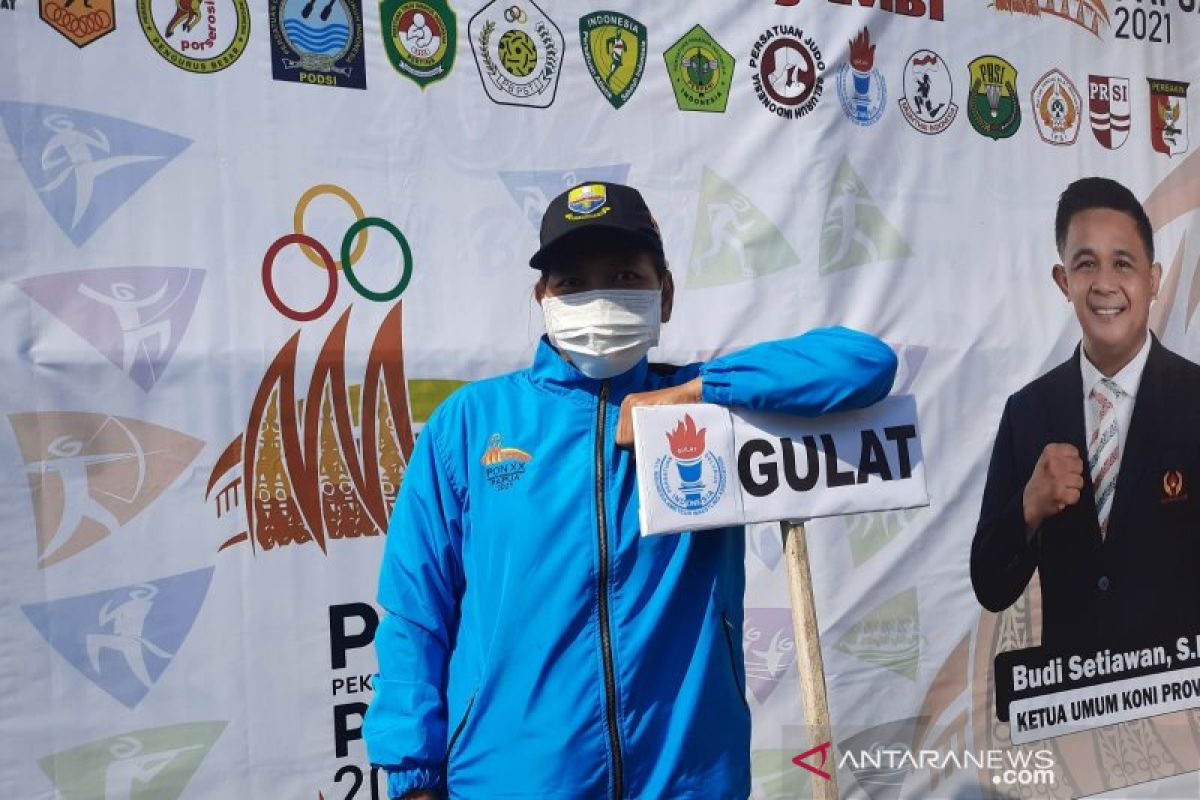 Indri Sukmaningsih fighting for gold despite age