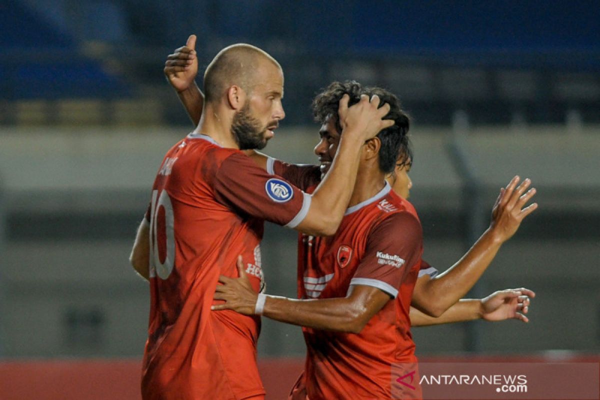 PSM Makassar dan Persipura Jayapura seri 1-1