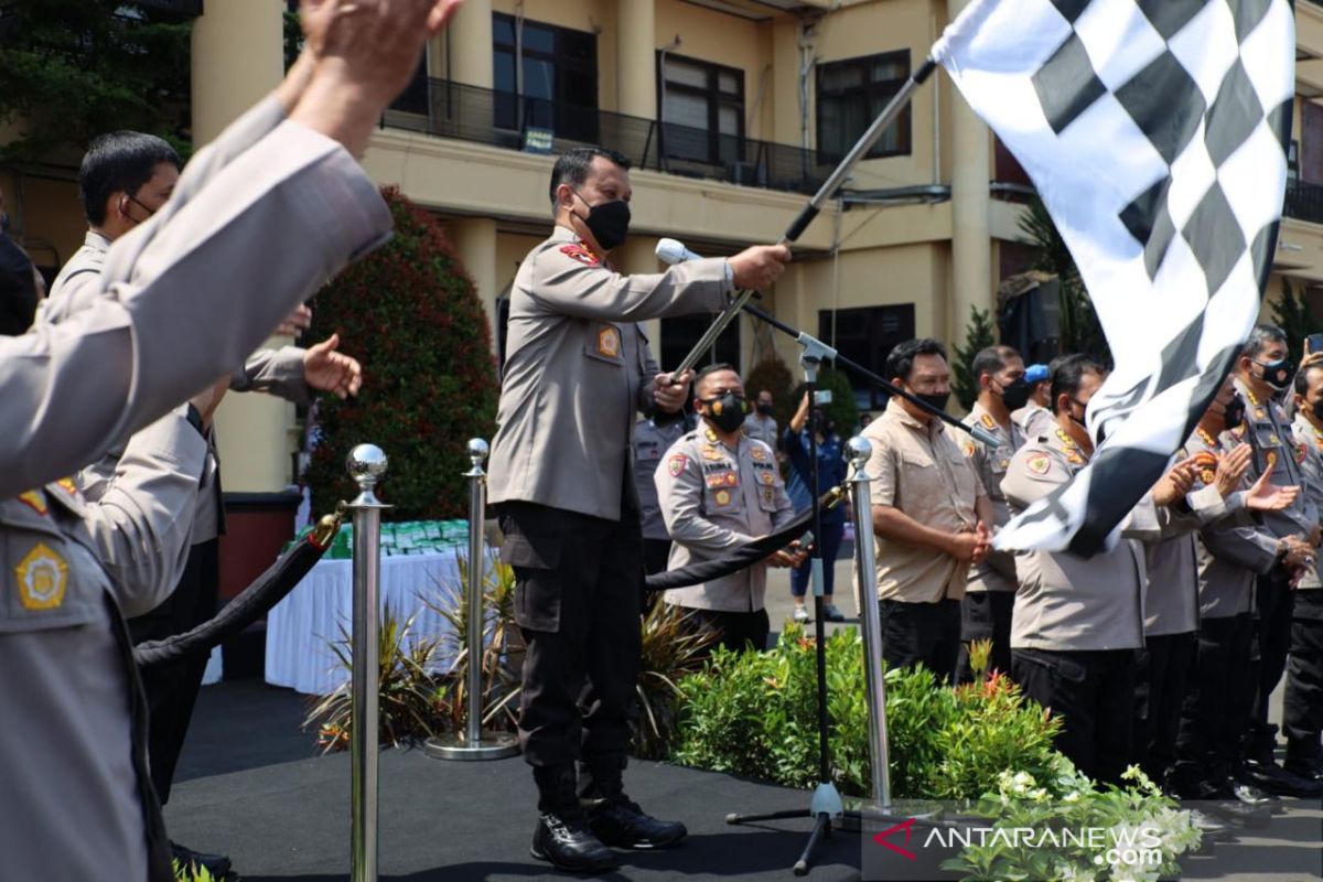 Kapolda Banten lepas pendistribusian baksos dan vasinasi alumi Akpol