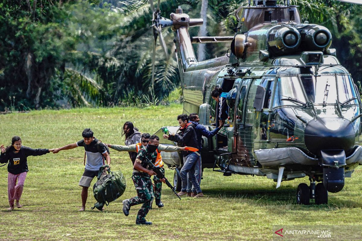 11 orang warga dievakuasi dari Kiwirok ke Oksibil di Pegunungan Bintang