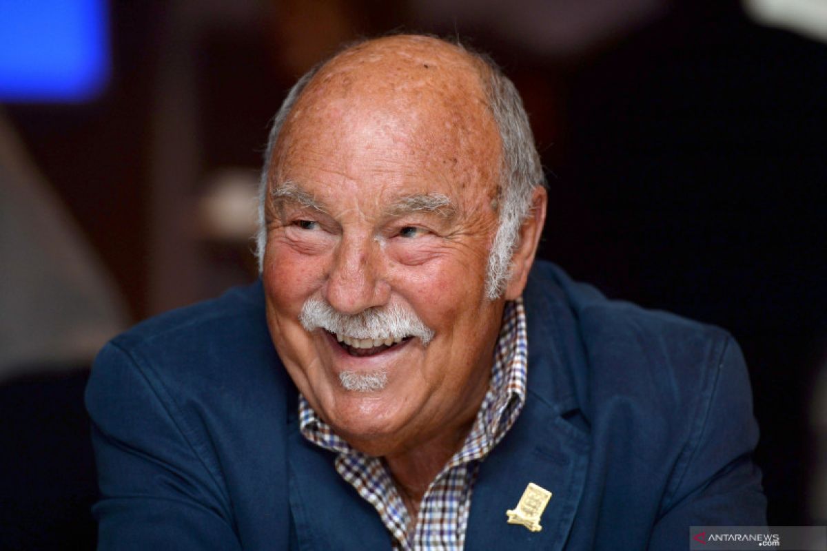 Legenda timnas Inggris dan Tottenham Jimmy Greaves tutup usia