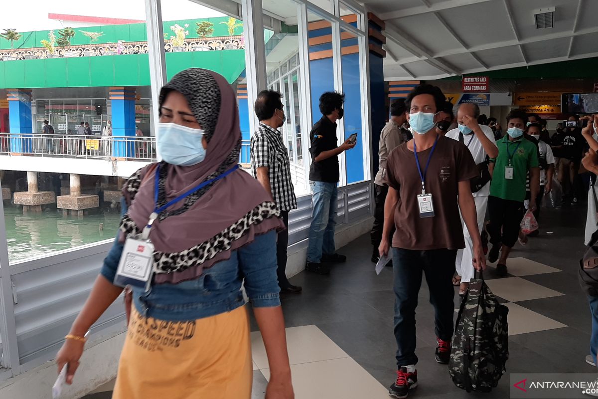 Pandjaitan lauds handling of migrant workers' arrival in Riau Islands