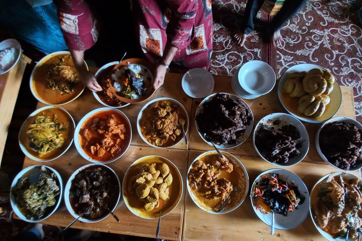 Menikmati Suguhan Nasi Kapau langsung dari Nagari asalnya di Agam