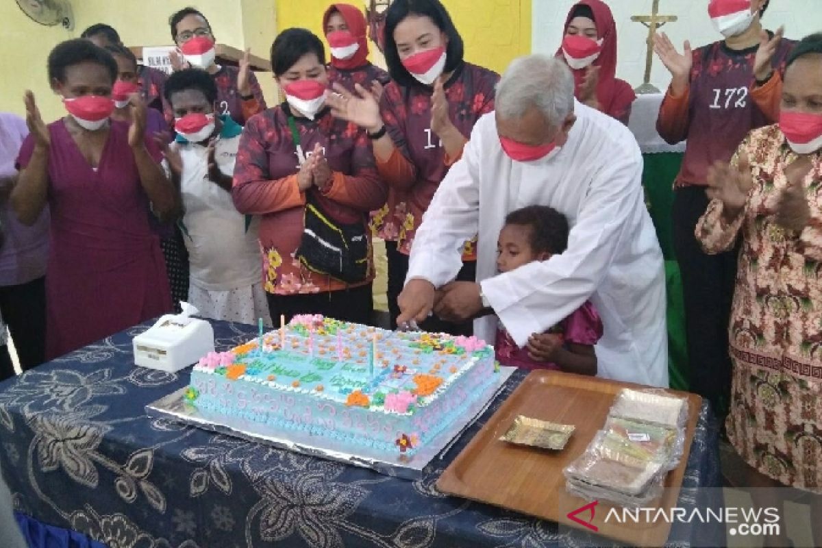 Berbagi kasih dalam rangka hari ulang tahun Ibu Natalia Yogo Triyono