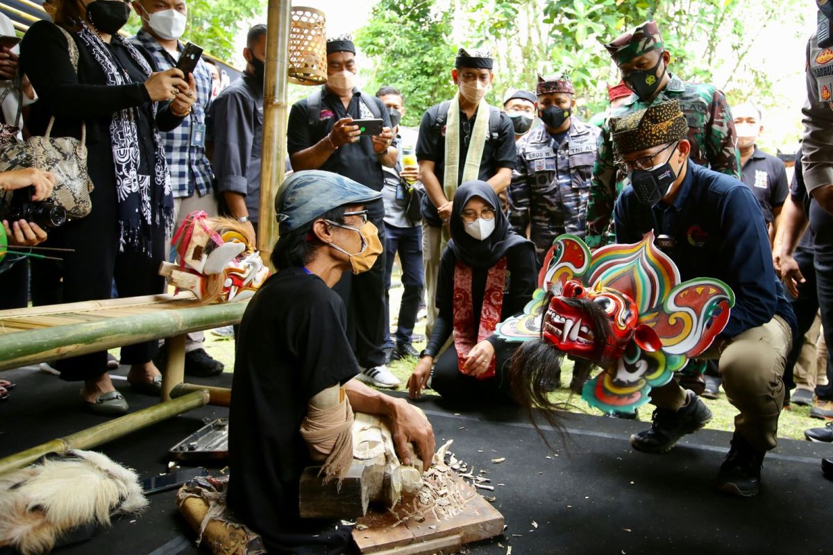 Sandiaga sebut Banyuwangi sebagai salah satu etalase ekonomi kreatif