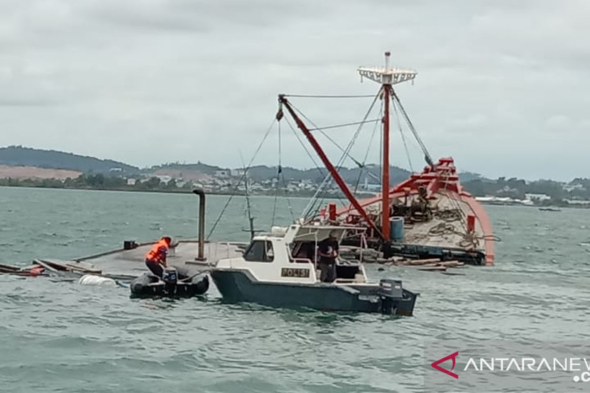 Kapal bocor di perairan Batam akibatkan dua orang hilang