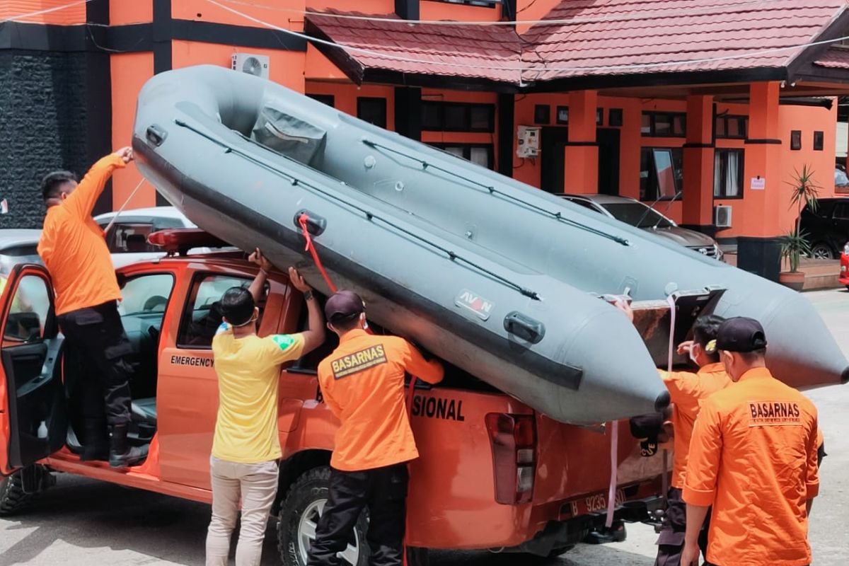 Mobil tenggelam bersama delapan penumpang di Sungai Konaweha Sultra