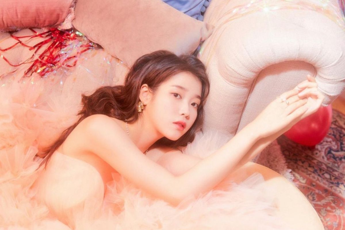 IU rayakan 13 tahun debut lewat donasi barang senilai Rp10 miliar