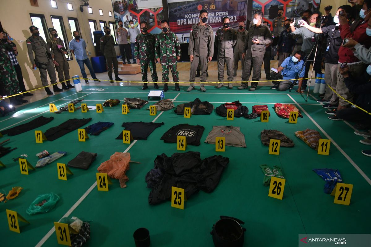 Puluhan barang bukti milik teroris Poso diamankan