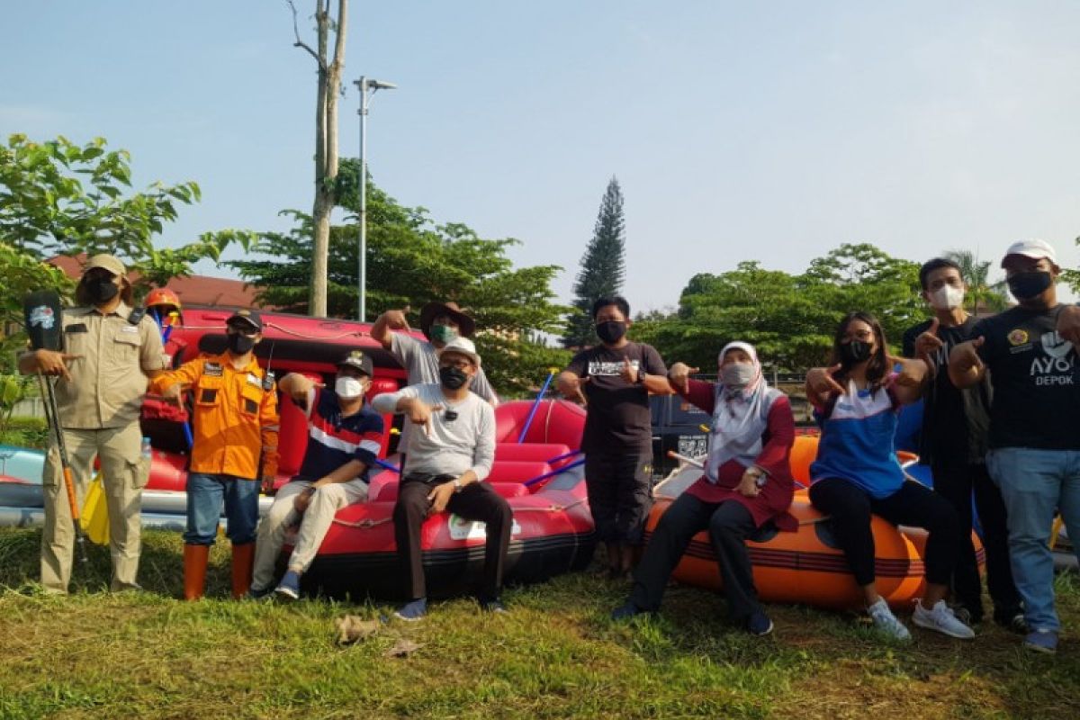 Peringati "World Cleanup Day", Wawali Depok bersihkan tanaman gulma