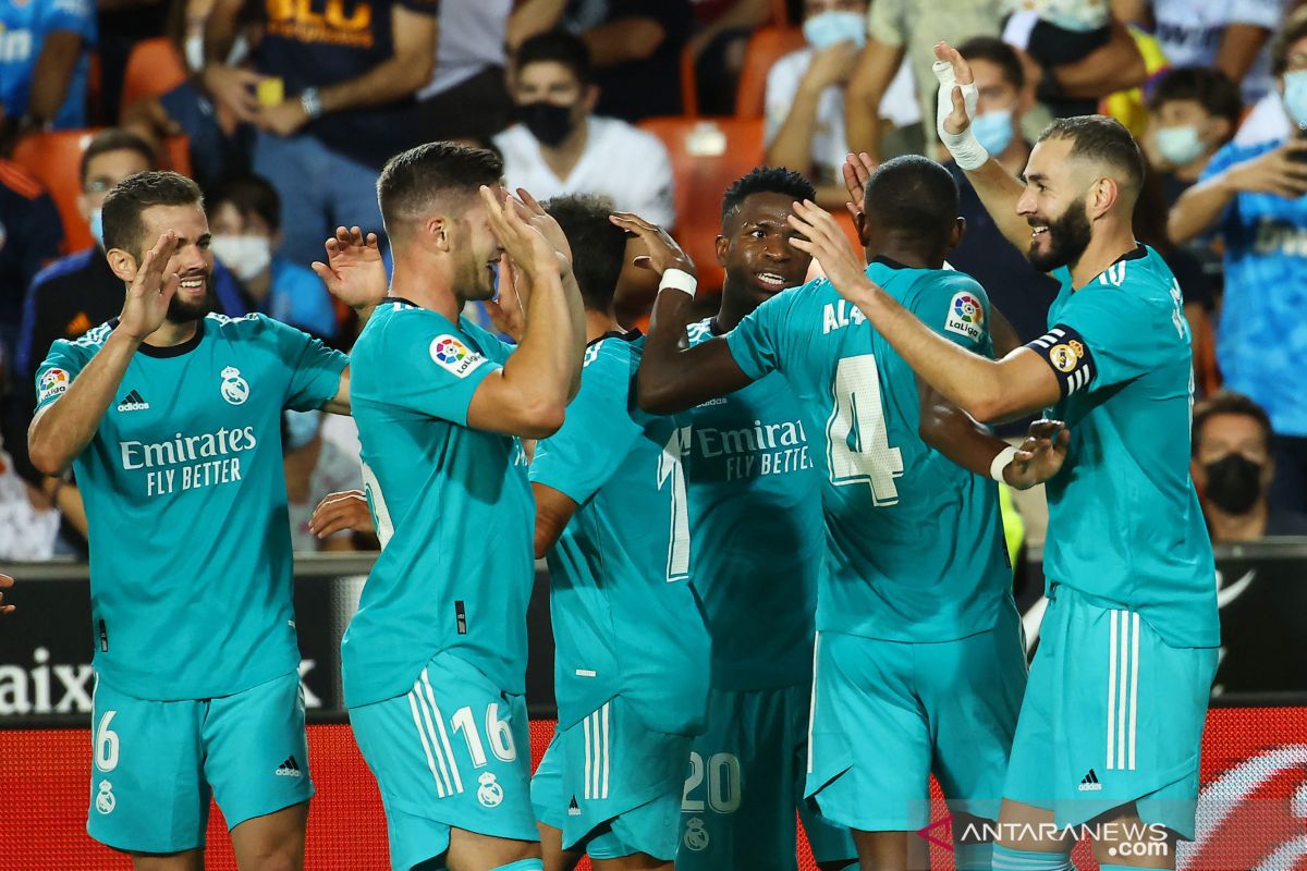 Gol larut Benzema dan Vinicius bantu Madrid bangkit lawan Valencia dari kekalahan