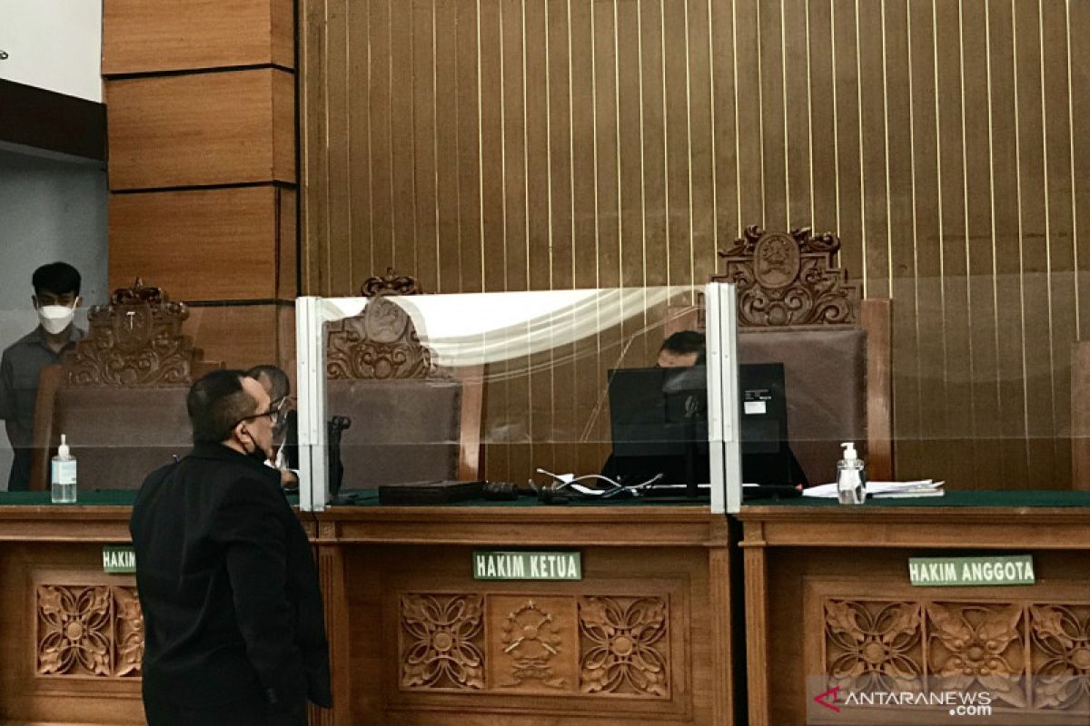 Hakim bacakan surat pencabutan permohonan praperadilan Yahya Waloni