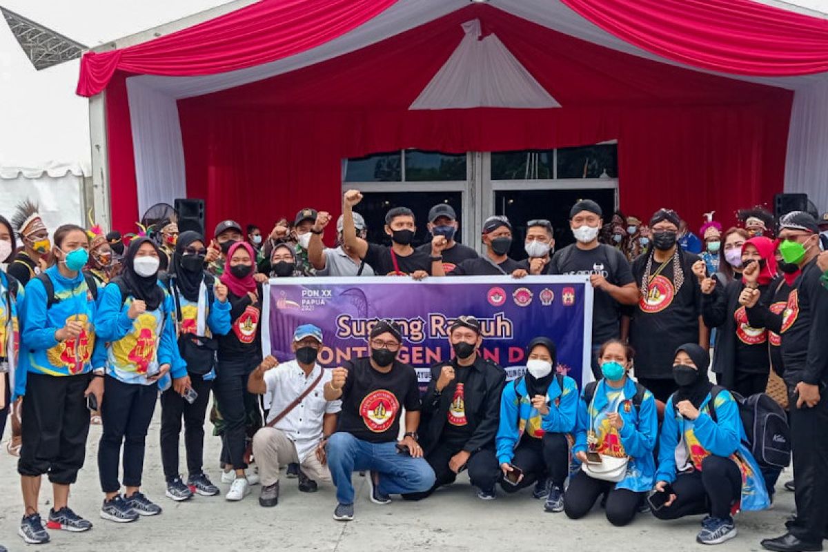 Kedatangan kloter pertama atlet DIY disambut warga Yogyakarta di Papua
