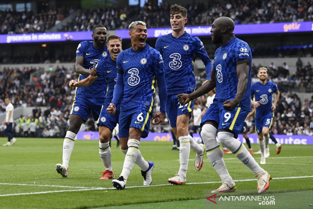 Chelsea lumat Tottenham Hotspur untuk torehkan rekor dan puncak klasemen