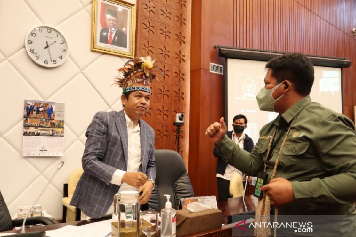 BBKSDA Papua ingatkan penggunaan mahkota cenderawasih imitasi PON XX