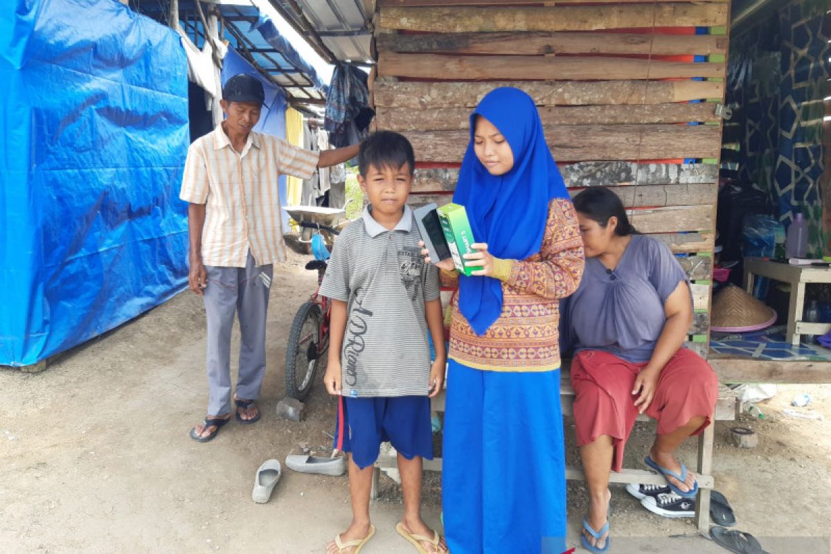 ANTARA Biro Kepri bantu handphone untuk anak putus sekolah di Bintan