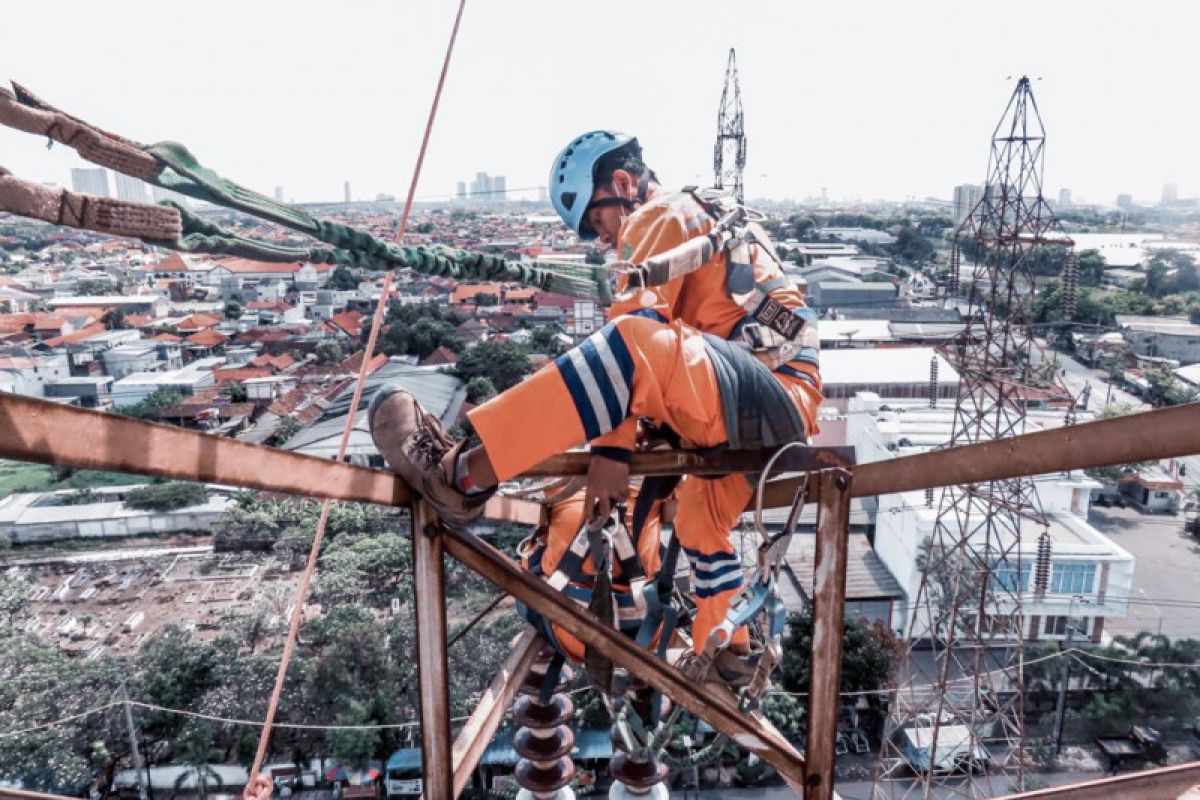 PLN ganti 44 keping isolator di kawasan industri Surabaya