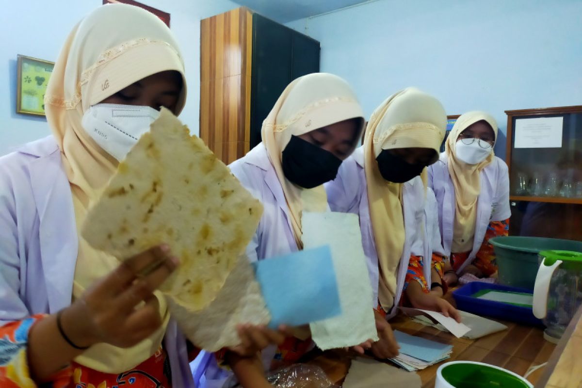 Daur ulang kertas antar siswa Smamita juara lomba WYIIA