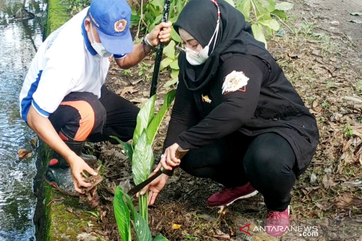 Wabup Kotim minta warga turut menjaga kebersihan kawasan pendidikan