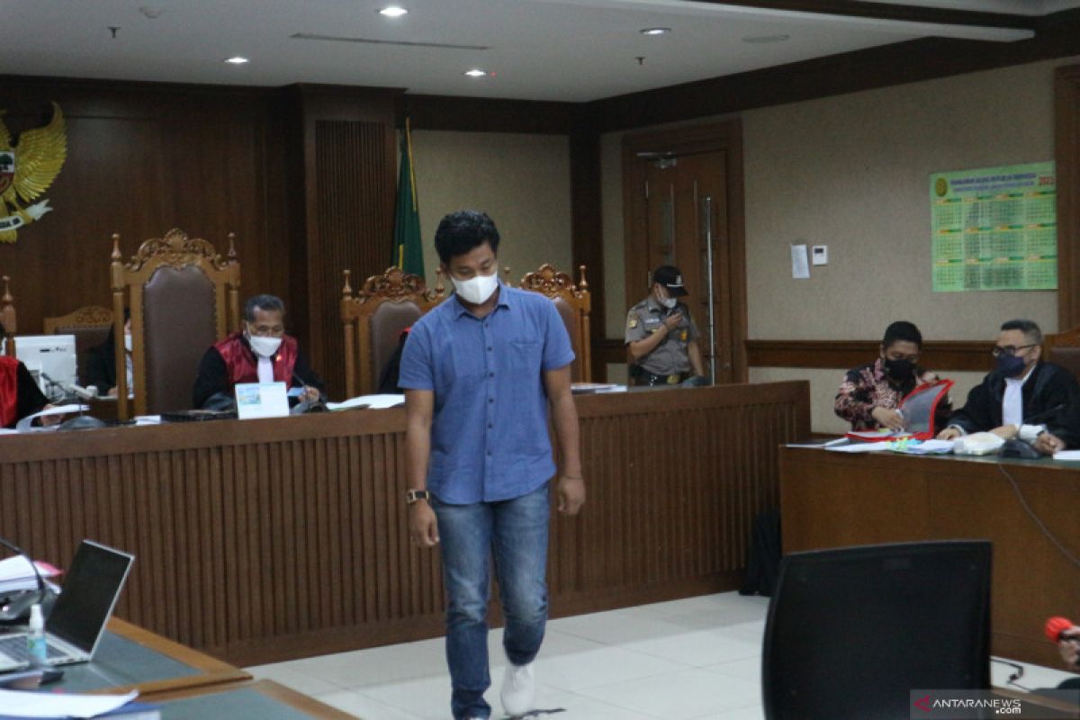 Pertemuan mantan penyidik KPK dengan Azis Syamsuddin diungkap saksi