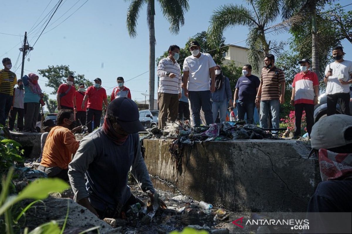 Tinjau masalah di akhir pekan, ciri khas Wali Kota Bobby