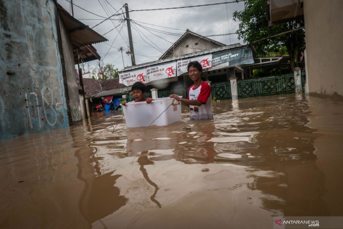 Kemarin 19 provinsi hadapi risiko banjir, cakupan vaksinasi meningkat