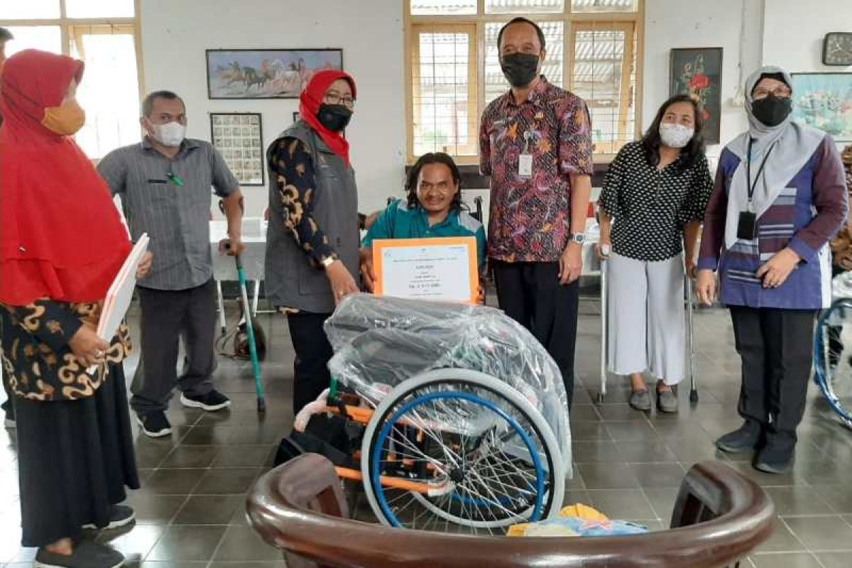 Penyandang disabilitas Kota Magelang terima bantuan Atensi Kemensos