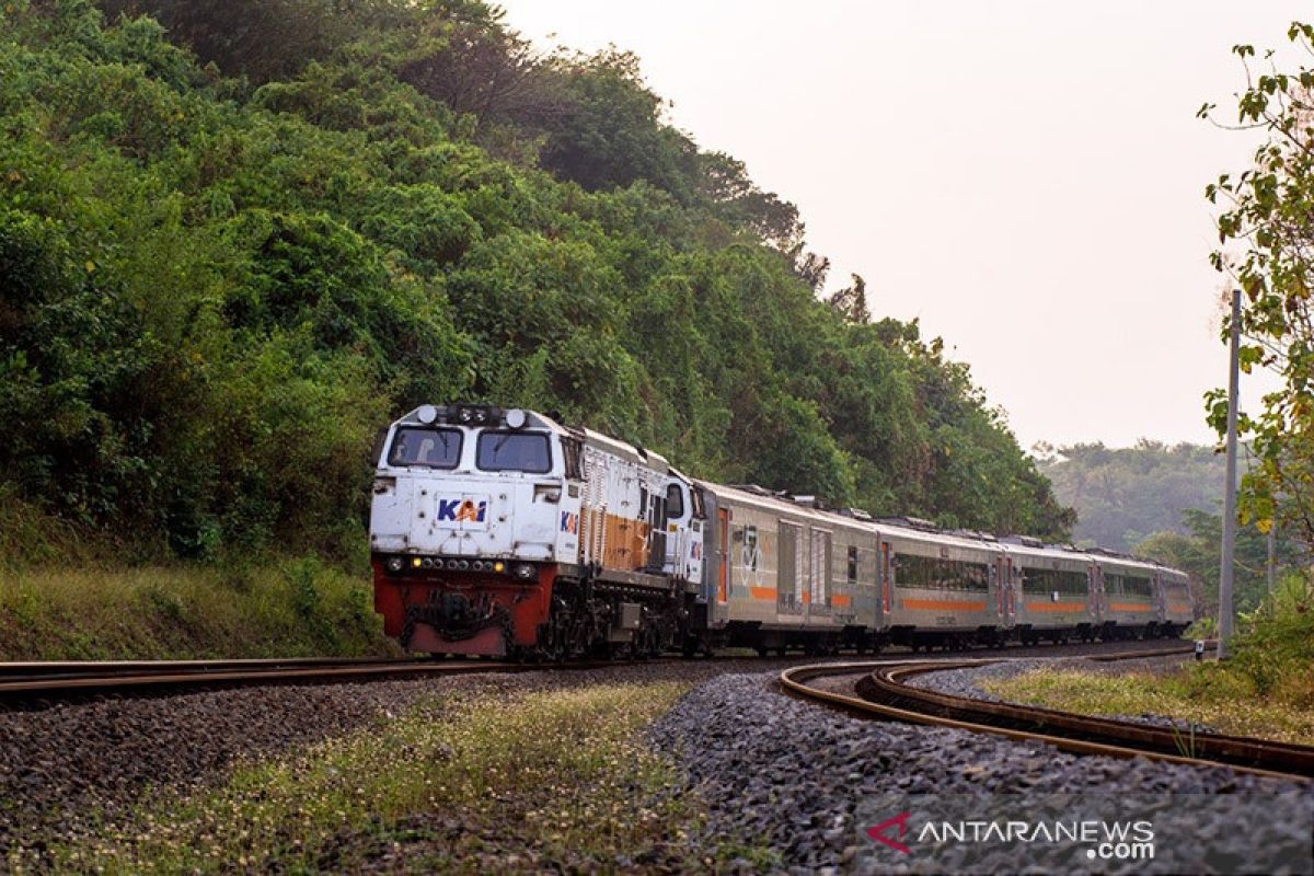 KAI kecam dan akan proses hukum pelaku pelempar batu ke kereta api