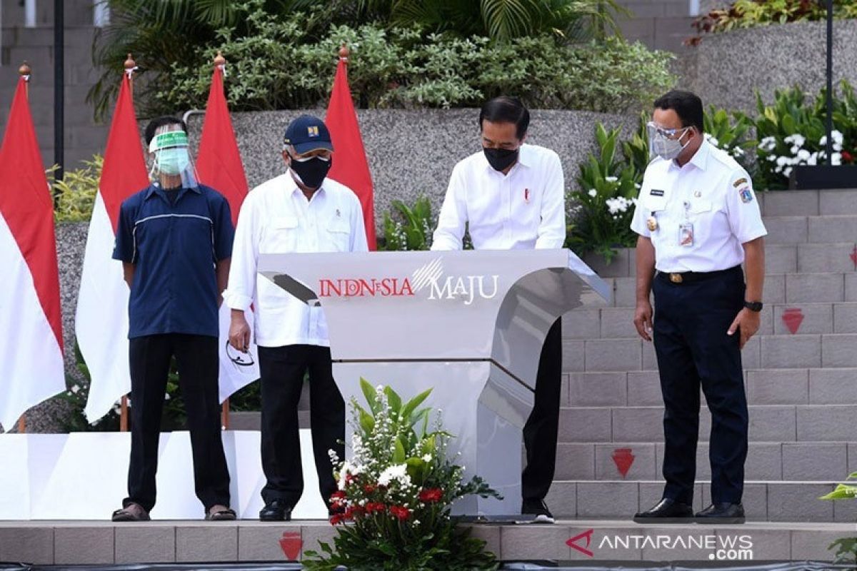 Presiden Joko Widodo resmikan penggunaan Rusun Pasar Rumput