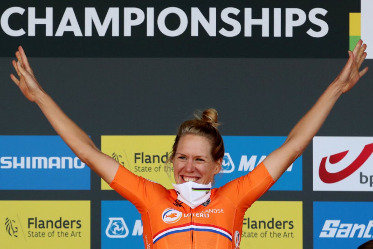 Pebalap sepeda Ellen Van Dijk kalahkan peraih medali Olimpiade saat juarai time trial