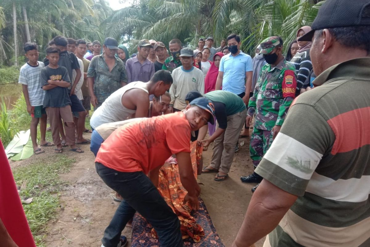 Warga Telagah Jernih Secanggang Langkat temukan mayat mengambang di aliran sungai