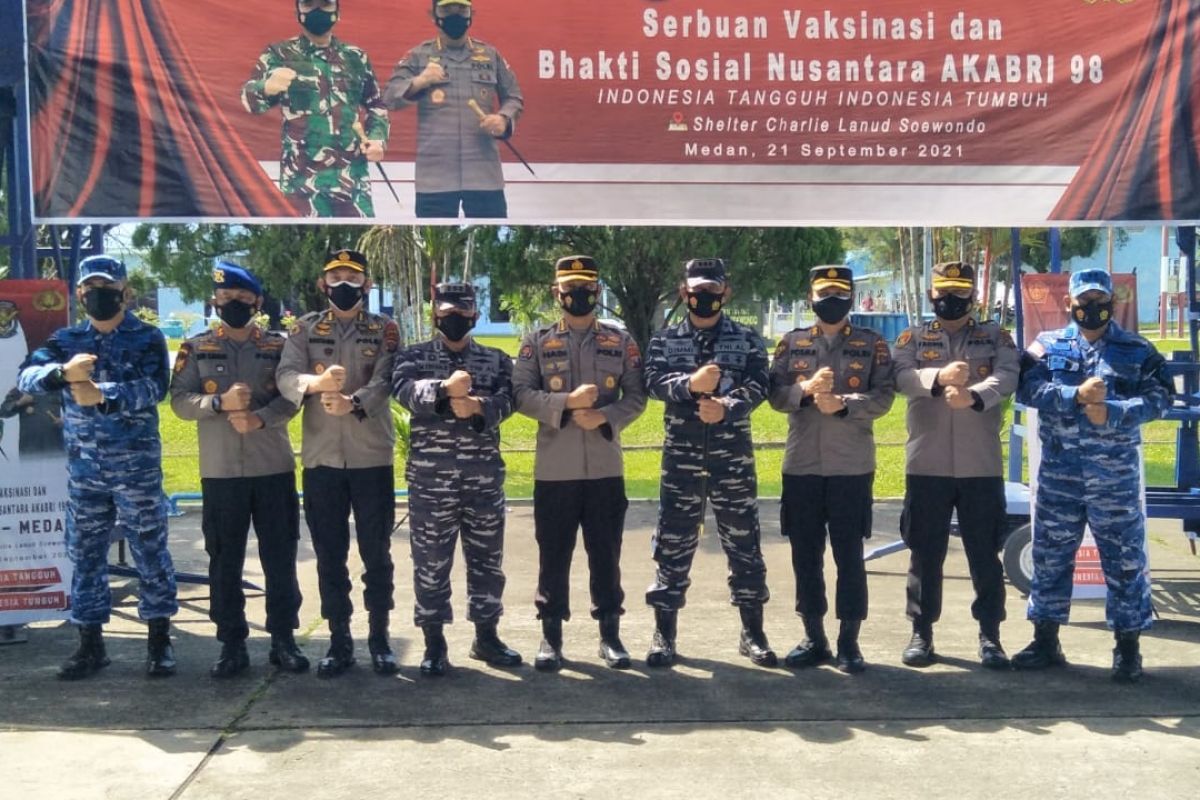 Alumni AKABRI 1998 vaksinasi 500 warga Medan