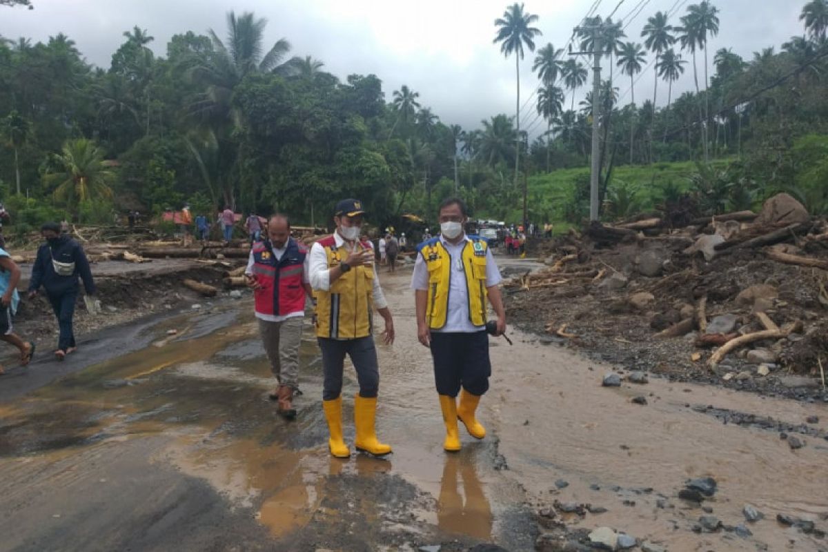 BPJN Sulut bersihkan Jalan dan jembatan terdampak banjir di Minahasa Tenggara