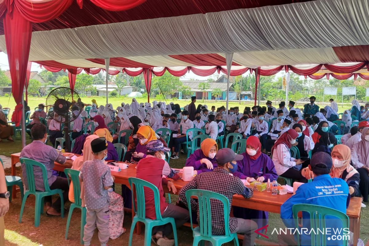 1.917 warga Ciomas Kabupaten Serang ikuti vaksinasi