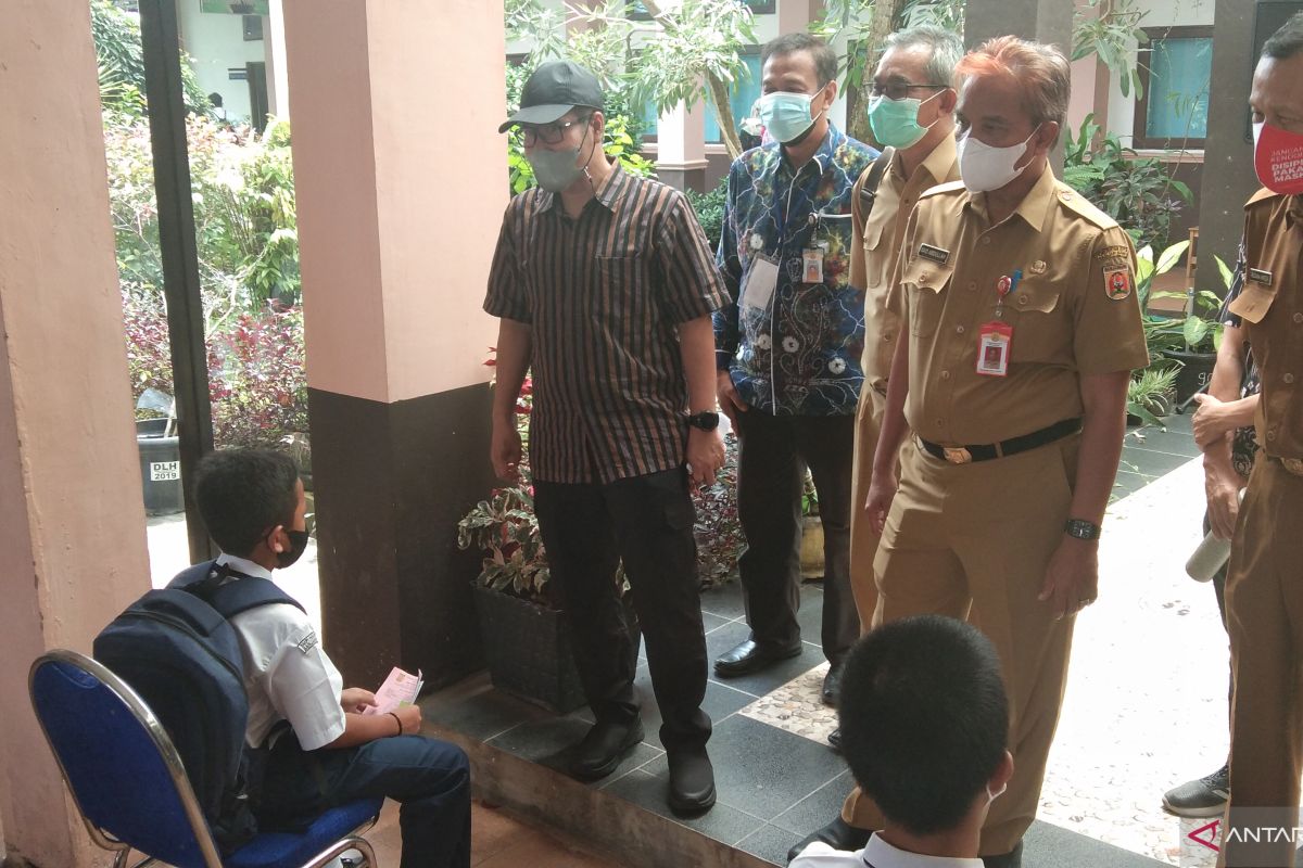 1.200 pelajar SMP di Banjarbaru disuntik vaksin
