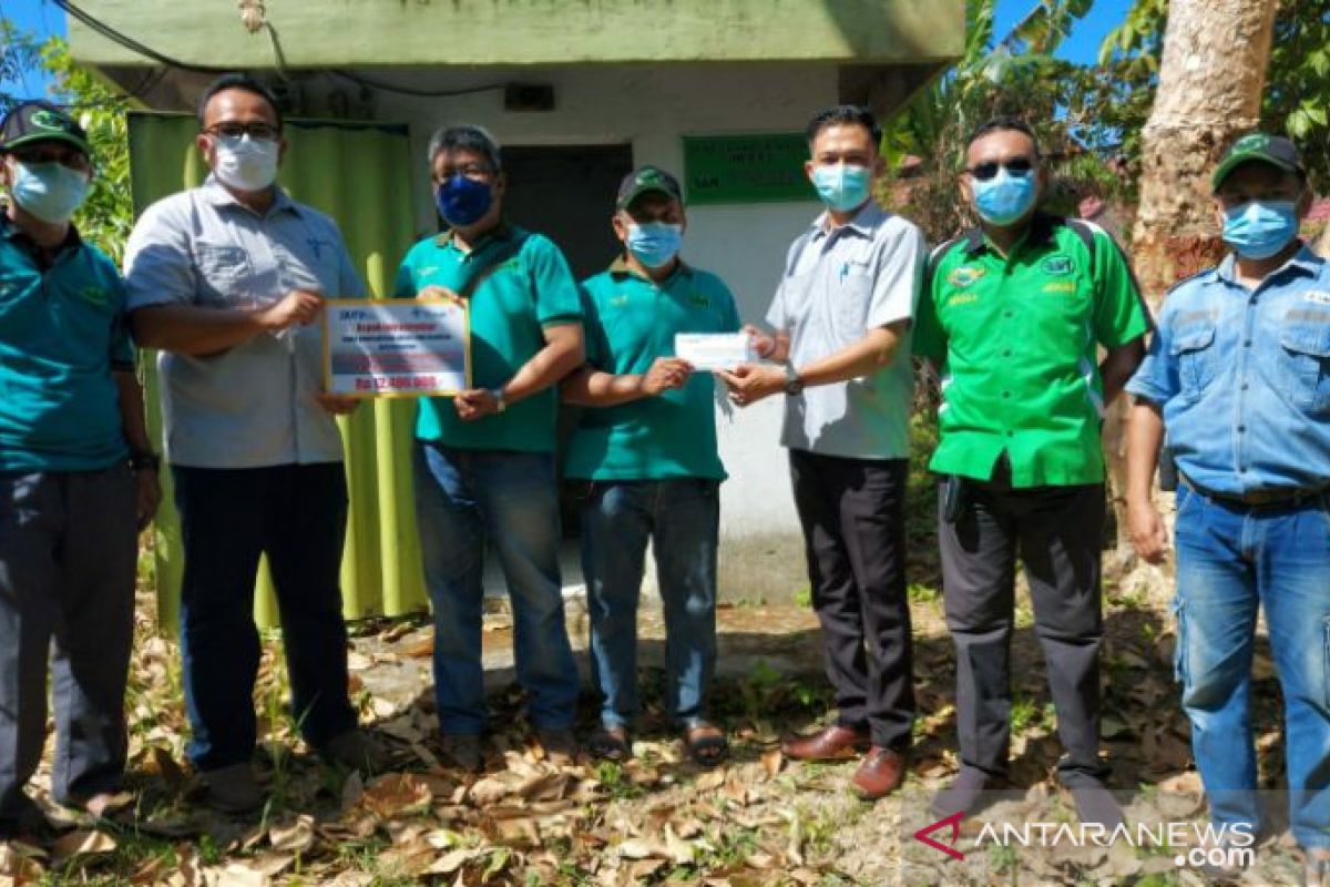 PT Timah salurkan bantuan peralatan komunikasi radio kepada RAPI Belitung Timur