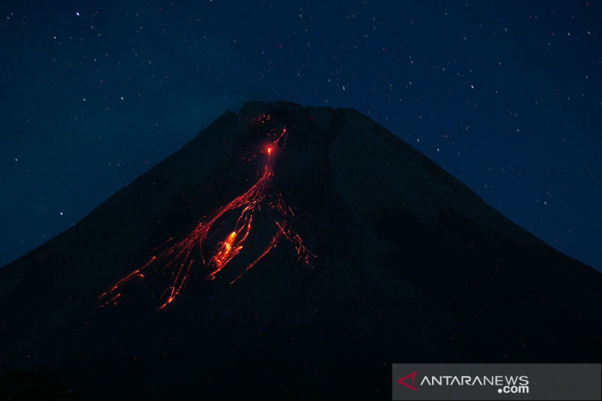 Merapi luncurkan guguran lava pijar 24 kali