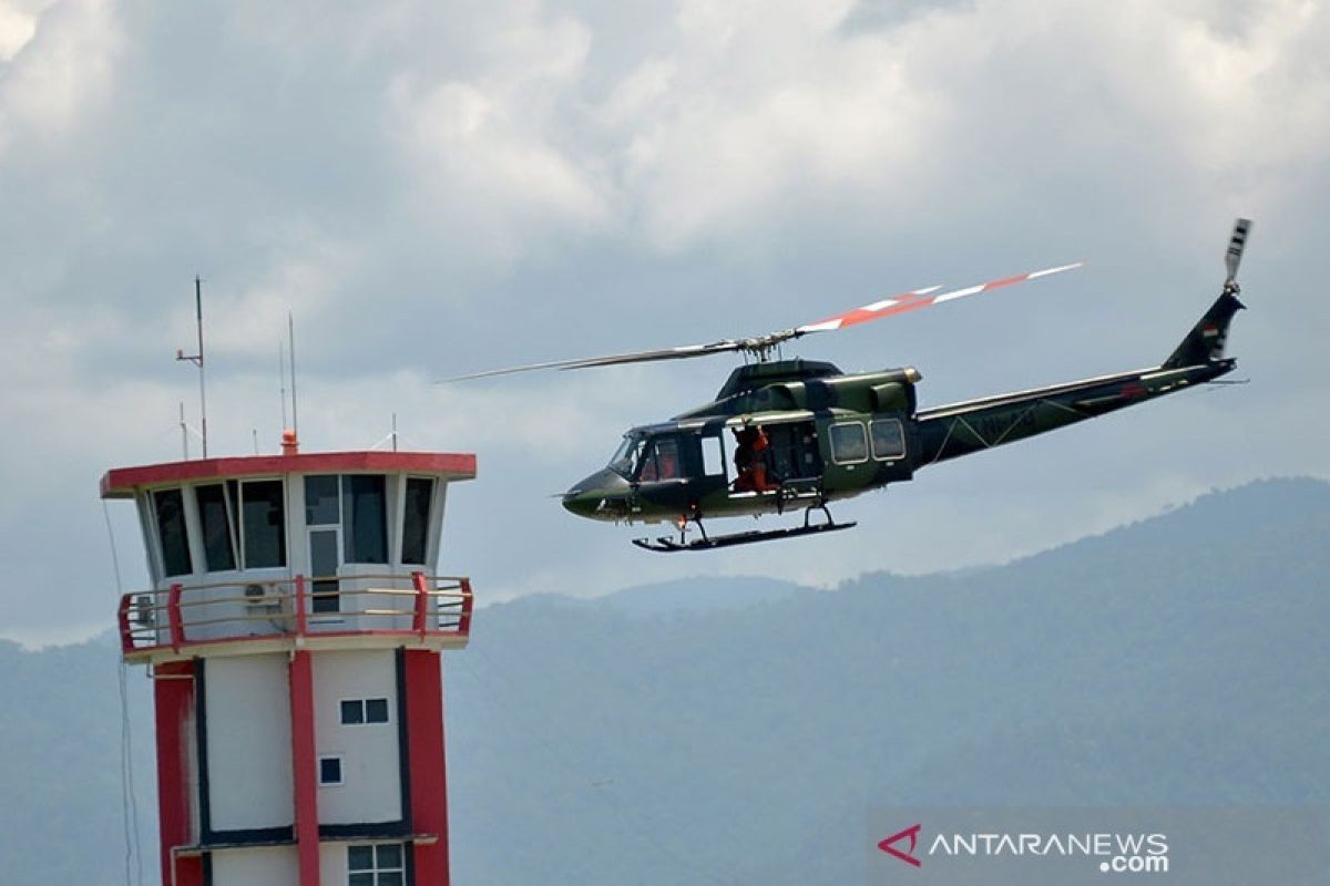 Helikopter jenis Bell dari Penerbad evakuasi jenazah nakes Gabriela dari Kiwirok