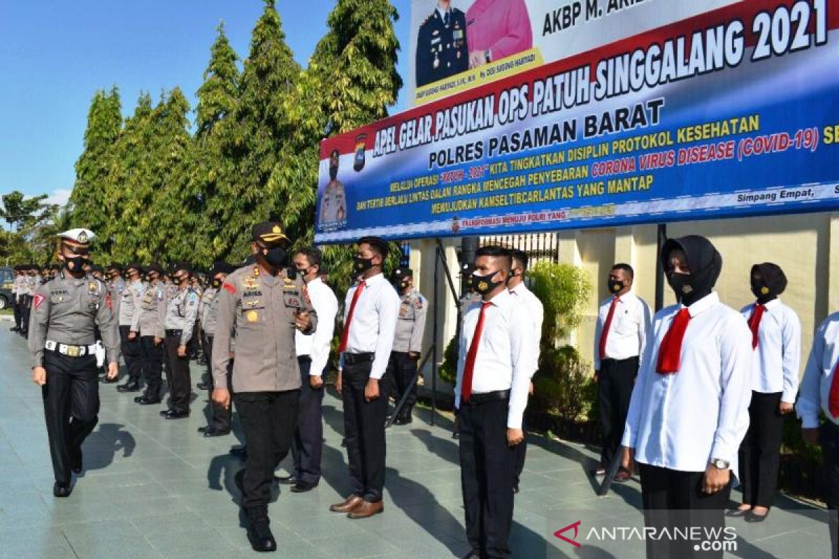 Kapolres Pasbar tekankan anggotanya selama operasi patuh deteksi daerah rawan kecelakaan