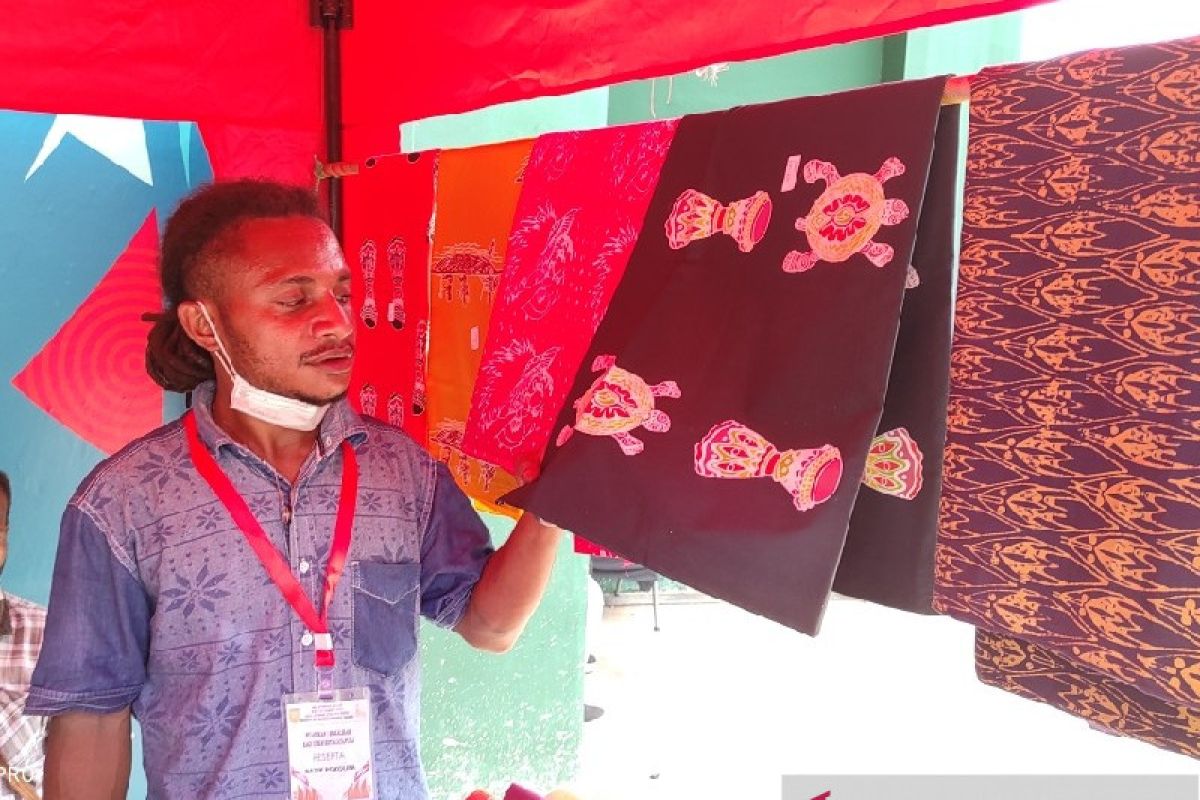 PON Papua-Sanggar batik Phokouw Faa buka stand di venue Softball PON XX