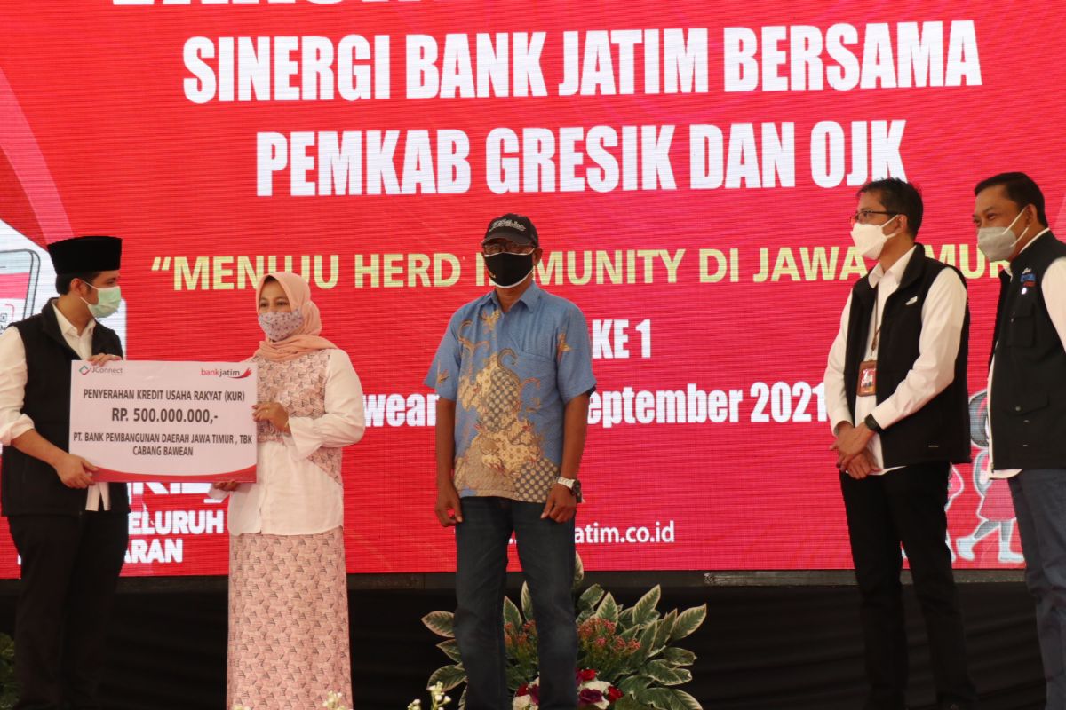 Bank Jatim lakukan vaksinasi 7.600 dosis di Pulau Bawean