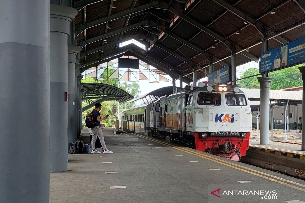 Sebanyak 52 KA Lokal di Daop 8 Surabaya kembali beroperasi hari ini