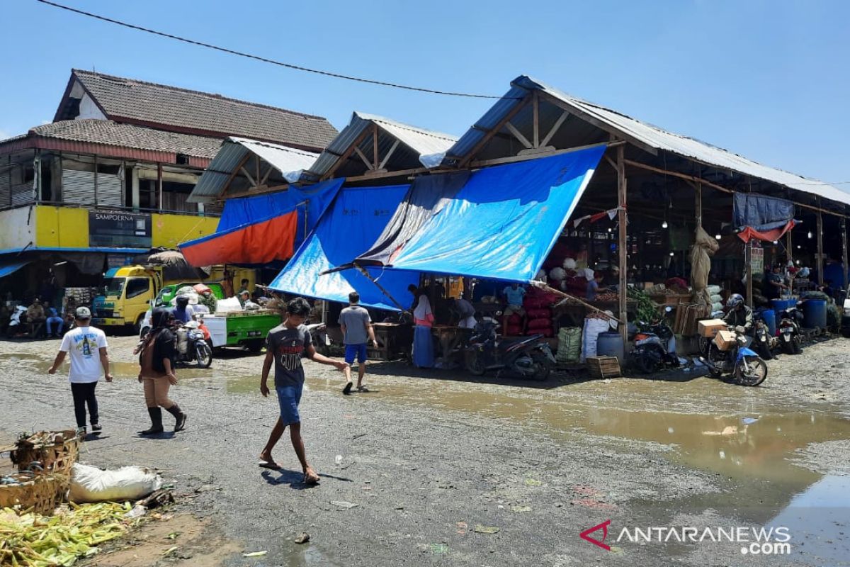 Pasar Induk Cibitung Bekasi sepi pembeli