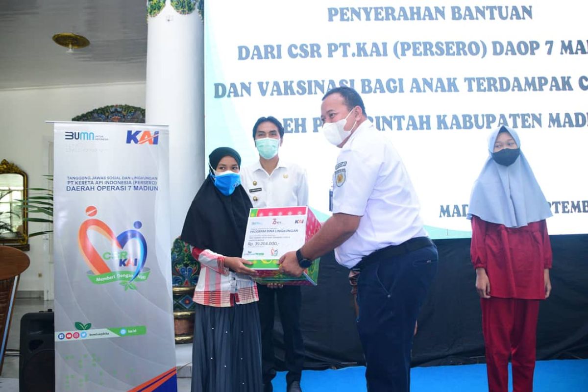 Bupati Madiun salurkan bantuan KAI Daop 7 untuk anak terdampak COVID-19